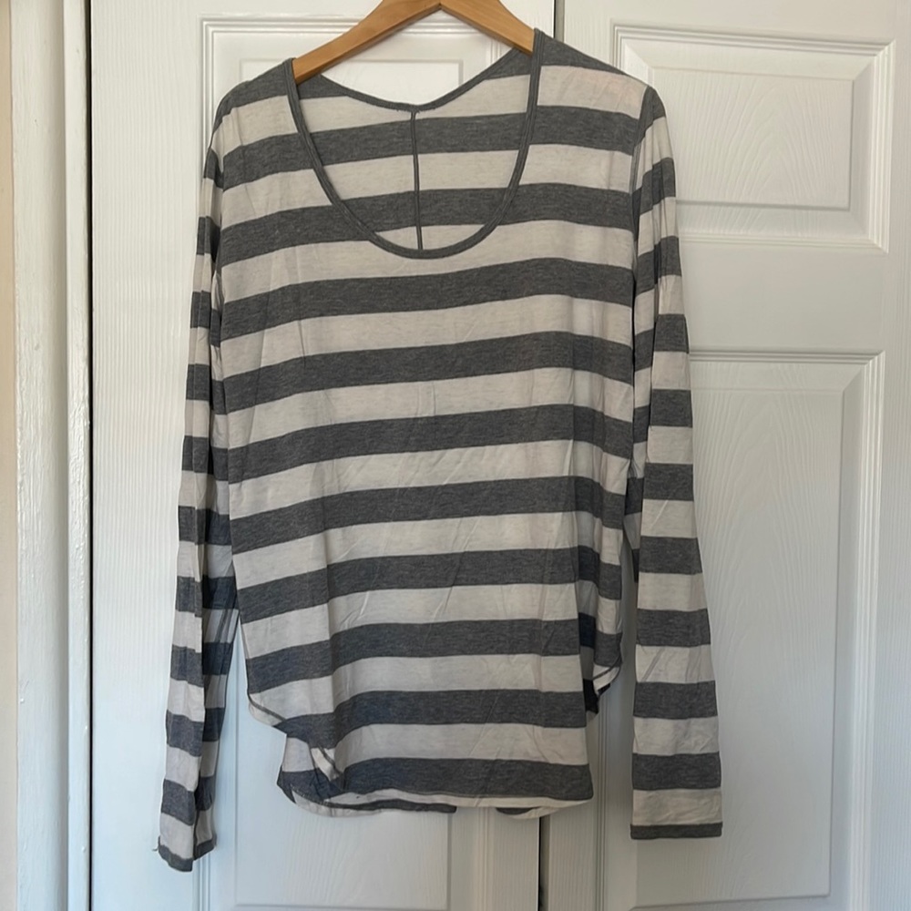 Lululemon downward facing dog LONG SLEEVE